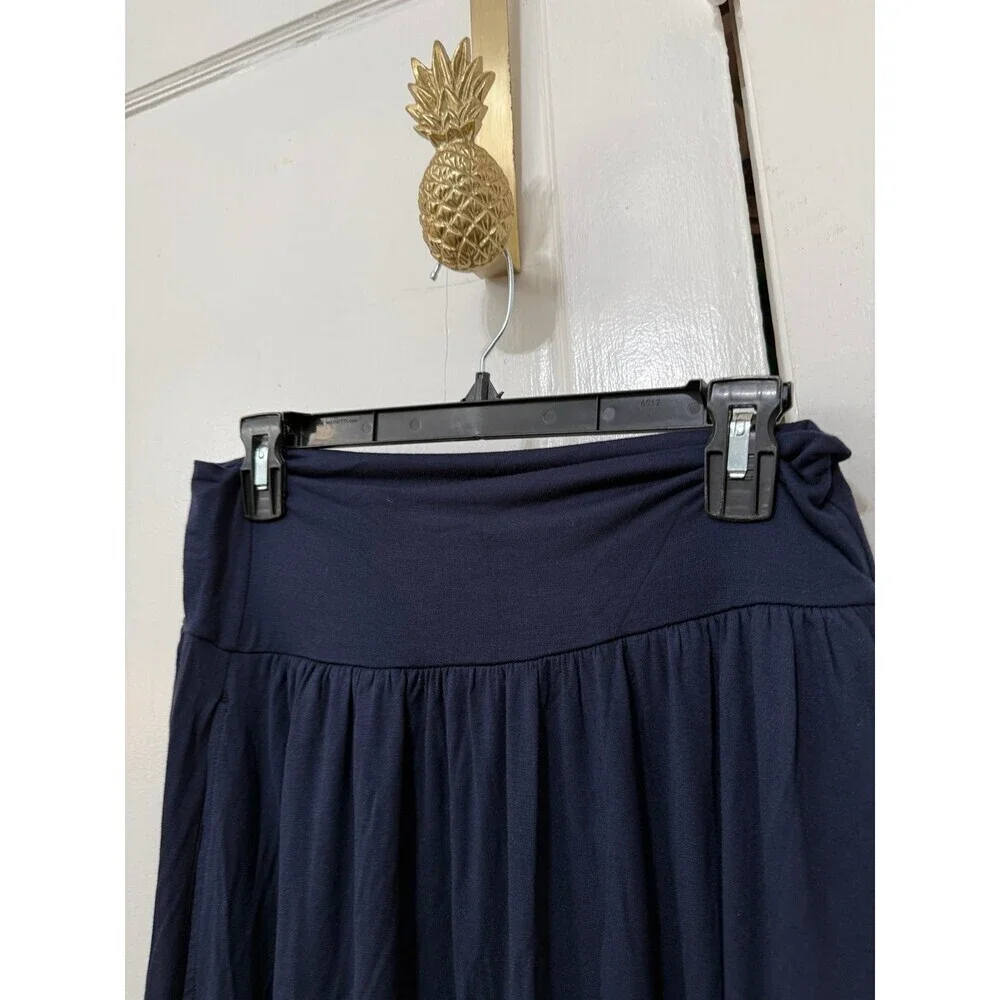 Amazon essentials women’s size medium dark blue skirt
